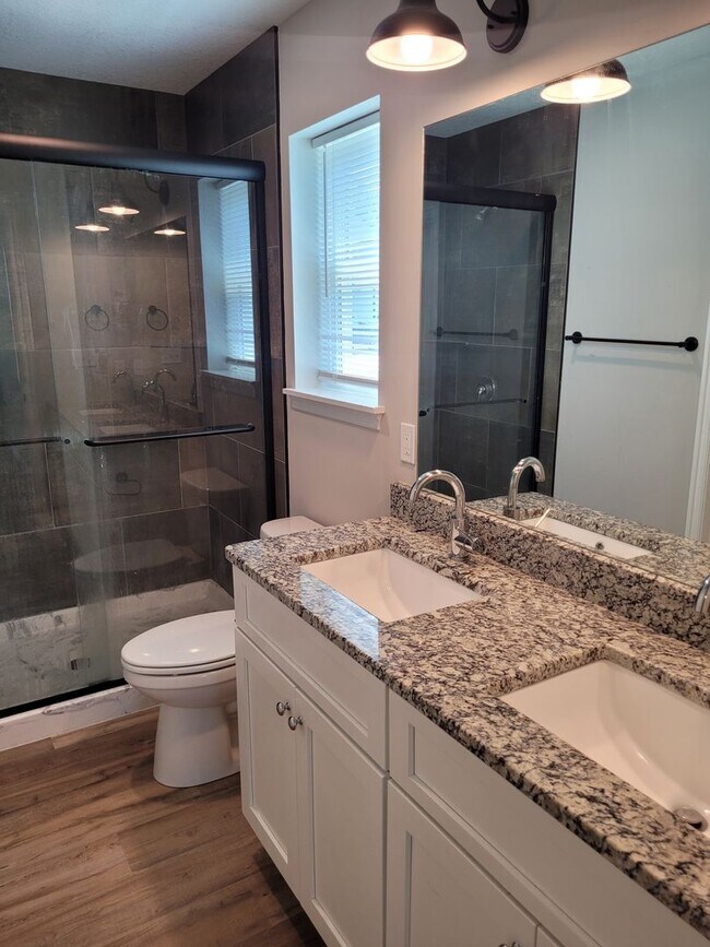 Building Photo - 3 Bedroom Home in South Columbia