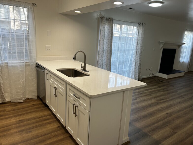 Building Photo - 2304 Cretan Ct