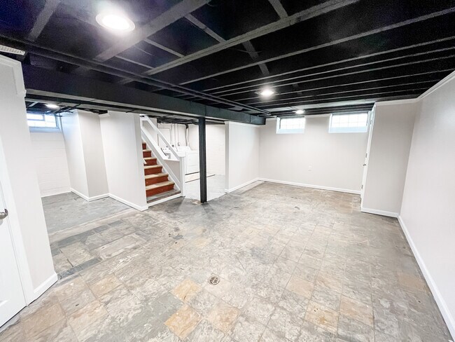 Building Photo - 426 Hillcrest Ave