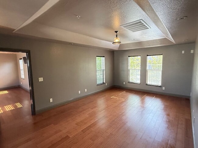 Building Photo - 2-Story Rodeo Home with Beautiful Spacious...