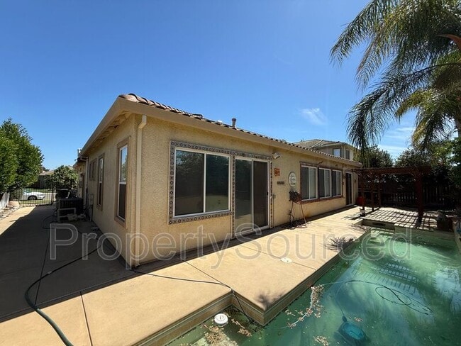 Building Photo - 523 Ruess Rd