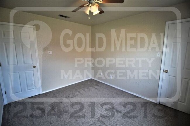 Building Photo - 2600 Lucille Dr