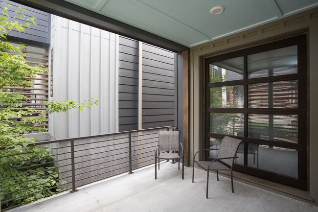 Building Photo - Beautifully Partially Furnished or Unfurni...