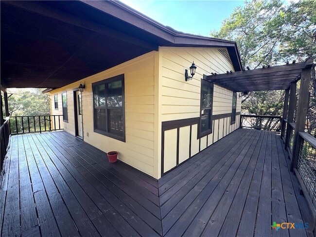 Building Photo - 776 Lookout Dr