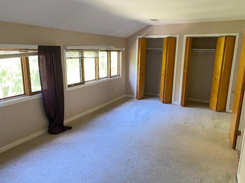 Building Photo - 111 Falcon Ln
