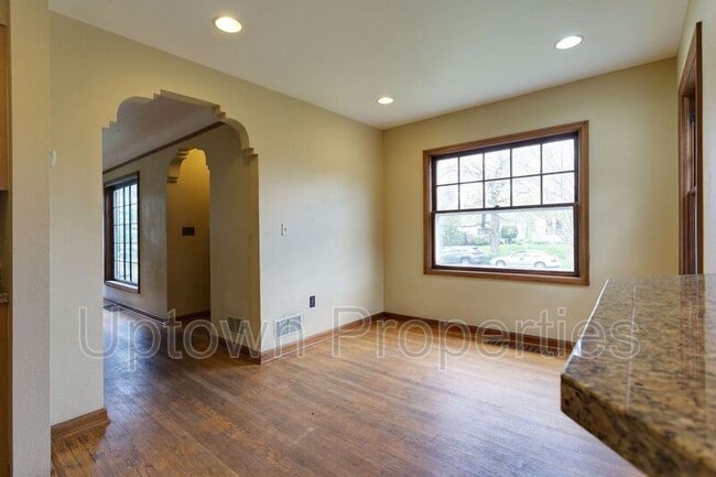 Building Photo - 1644 N Willamette Blvd