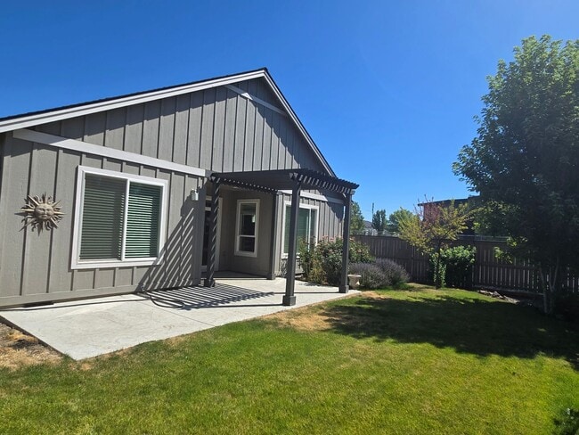 Building Photo - Beautiful Home with Comfort and Convenienc...