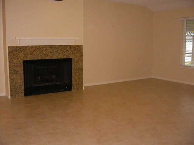 Building Photo - Remodeled Single Story House, Available 8/15/26