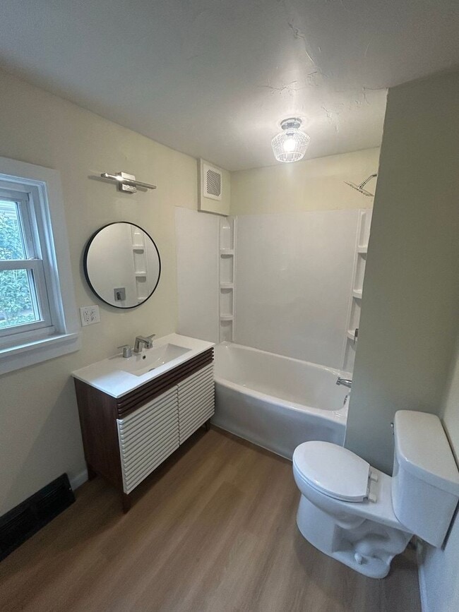 Building Photo - Single Family Home Available!
