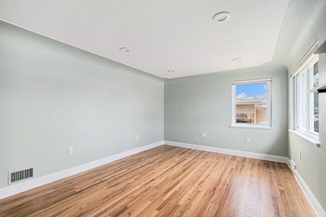 Building Photo - Newly Remodeled 4Bed/2Bath Denver Home