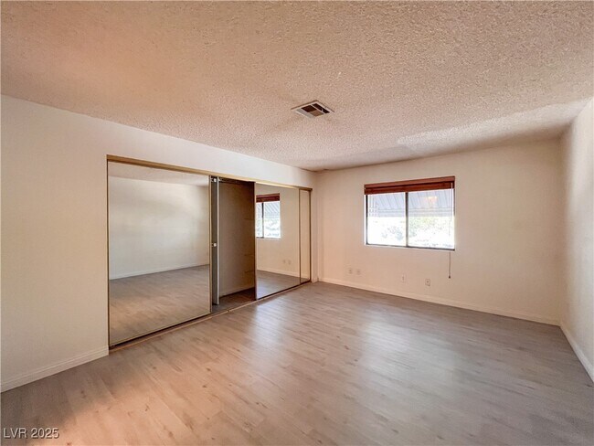 Building Photo - 2700 Baycliff Ct