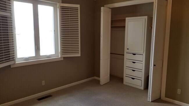 Building Photo - Gorgeous, Corner Lot with all the extras.