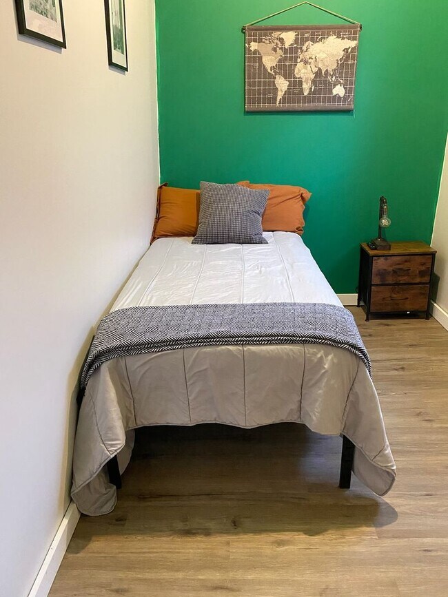 Building Photo - 1539 S 11th St