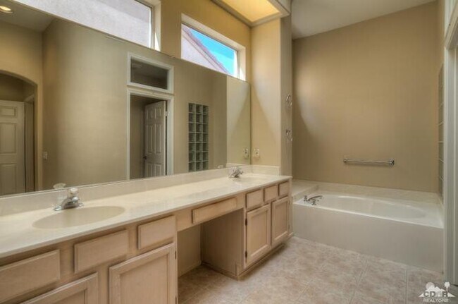 Building Photo - 78237 Willowrich Dr
