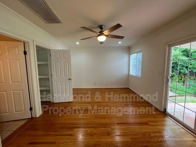 Building Photo - 4316 Greenbush Ave