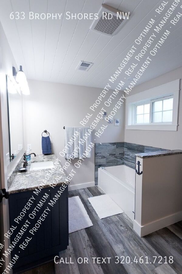 Building Photo - 633 Brophy Shores Rd NW