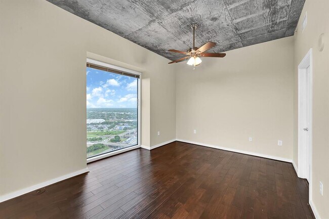 Building Photo - 5925 Almeda Rd