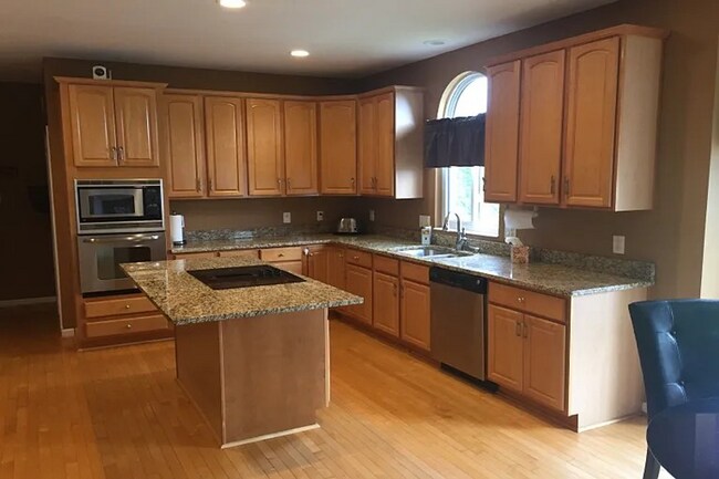 Building Photo - 4BR/3.5BA | Newly Renovated Single Family Home | Large Home is Desirable Pine Run!  Best of Mason