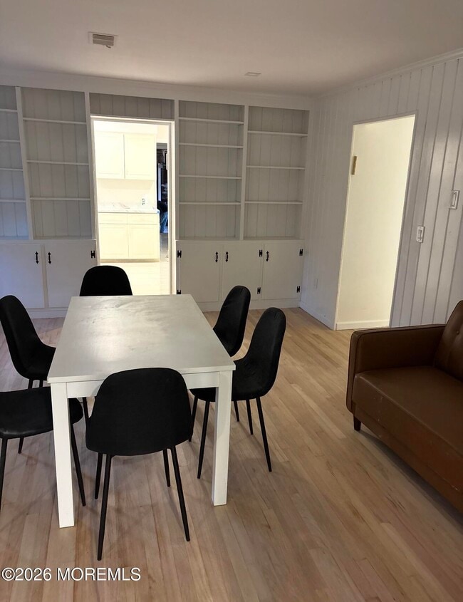 Building Photo - 600 N Edgemere Dr