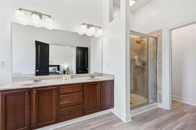 Building Photo - 9931 Mancunian Way