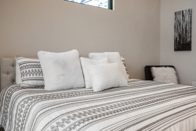 Building Photo - 255 Matterhorn Dr