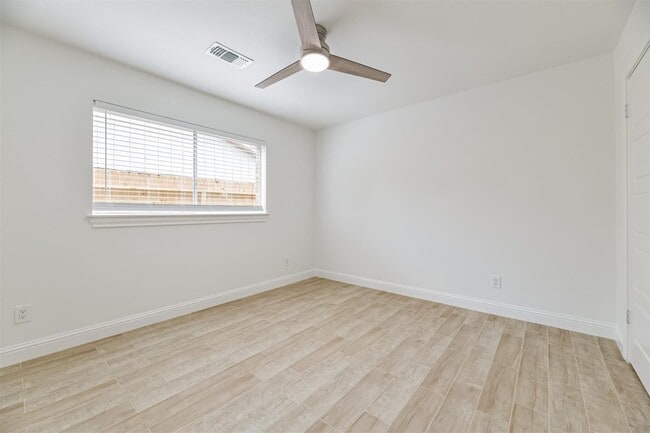 Building Photo - 408 Christina Ln