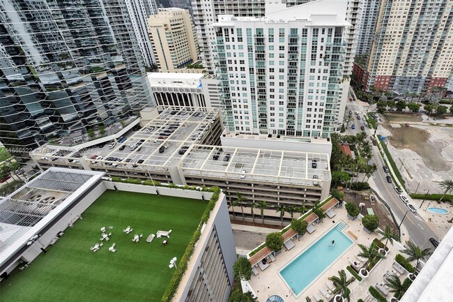 Building Photo - 1300 Brickell Bay Dr