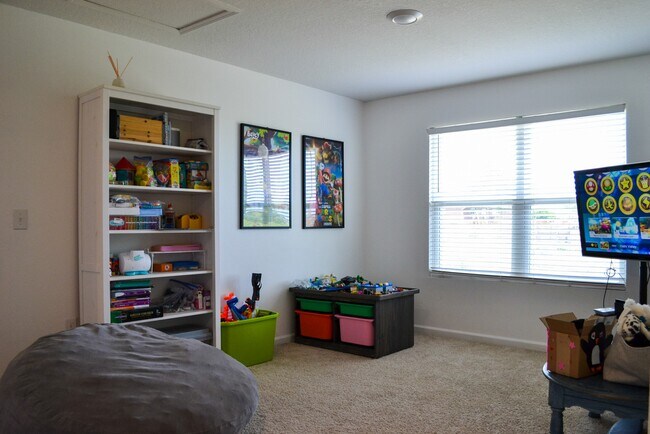 Building Photo - 5695 Guinevere Ln