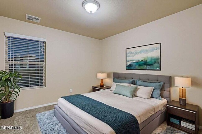 Building Photo - 12445 Chamberlain Dr