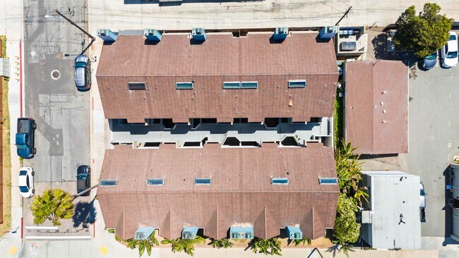 Building Photo - 733 Seacoast Dr