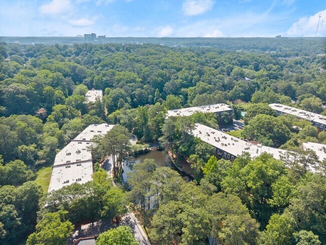 Building Photo - 25312 Plantation Dr NE