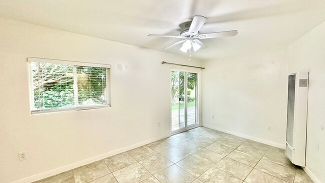 Building Photo - Beautiful, Single Story, Private Entry, De...