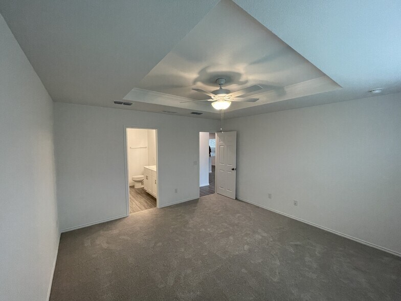 Building Photo - 825 Breakwater Dr