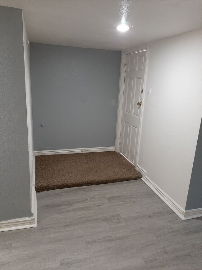 Building Photo - (2006 7th Avenue)