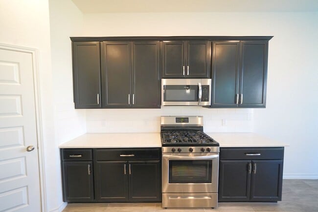 Building Photo - Luxury Living in Davis Ranch