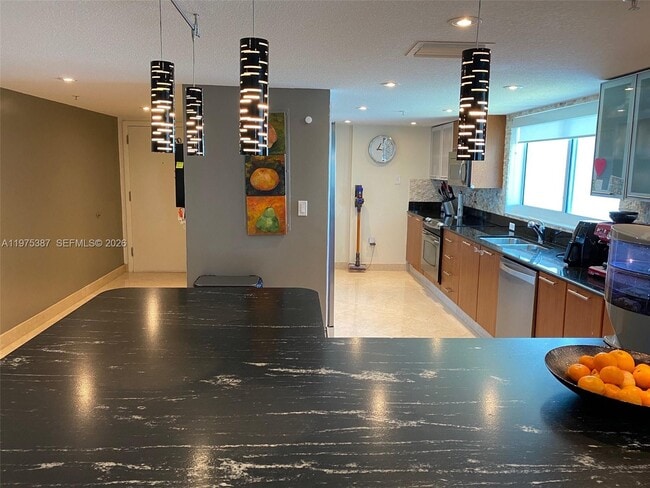 Building Photo - 1800 N Bayshore Dr