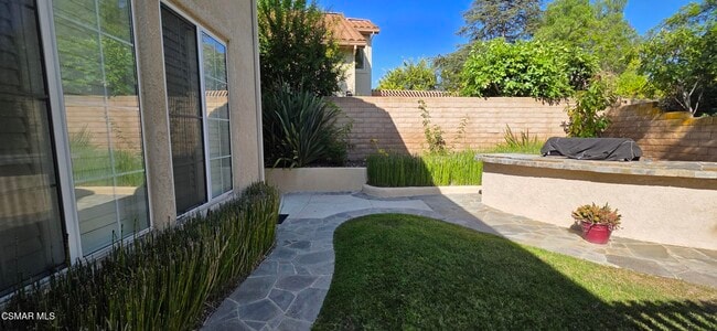 Building Photo - 2792 Sandhurst Ave