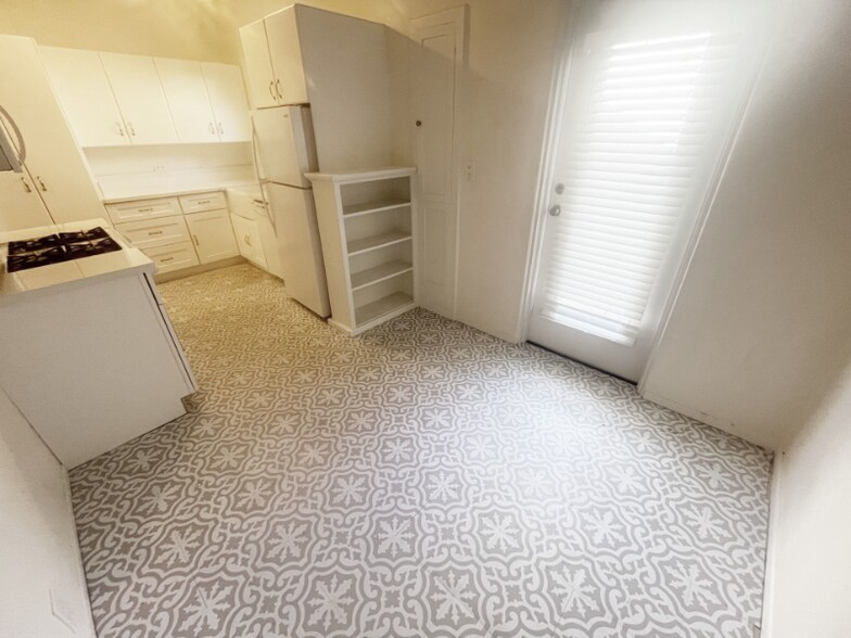 Building Photo - 244 Cliff Dr