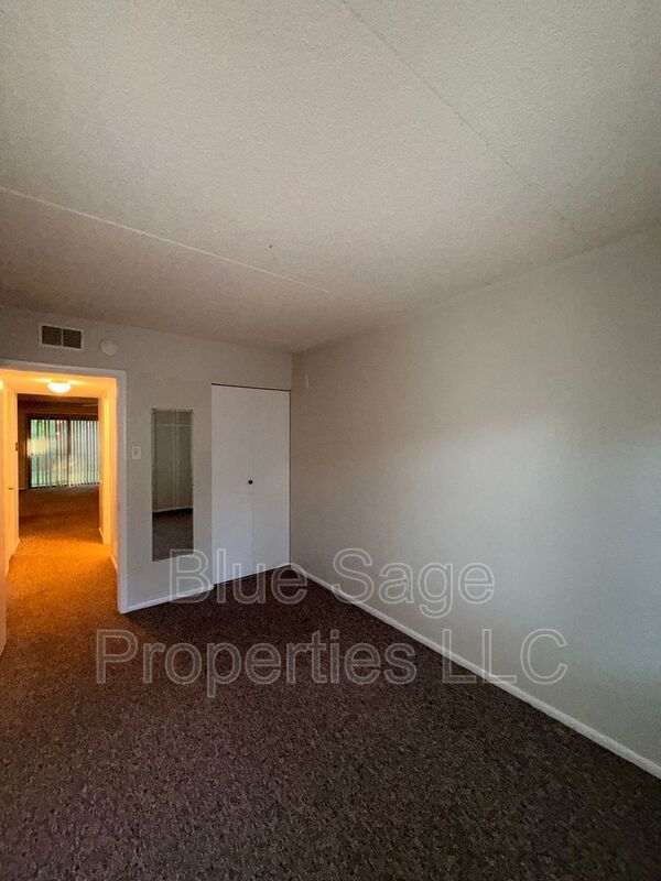 Building Photo - 768 Putnam Blvd