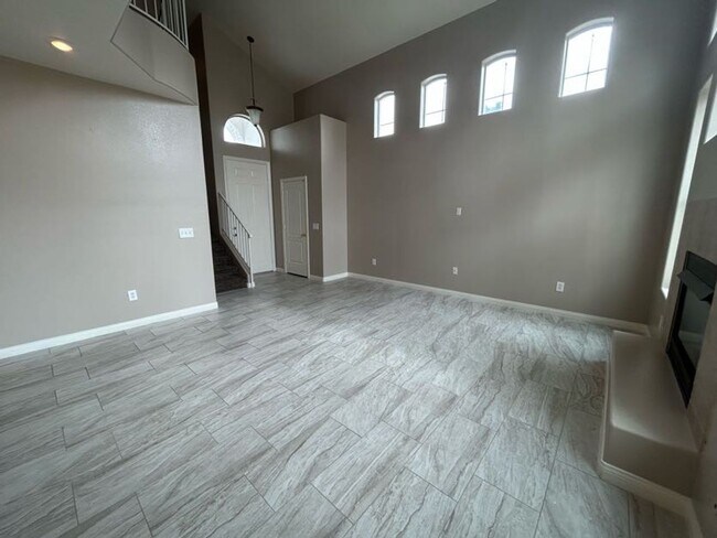 Building Photo - A Beautiful Town Home around the Spring Valley Area.