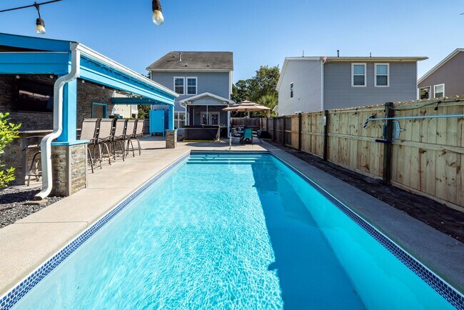 Building Photo - 4 Bedroom, 2.5 Bathroom Home in Brownswood...