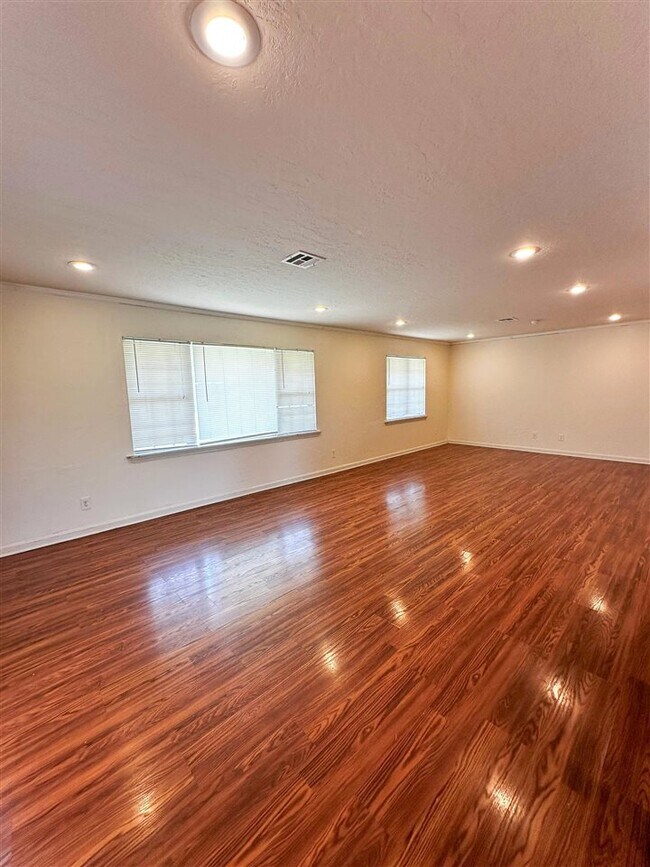 Building Photo - 1604 NW 33rd St