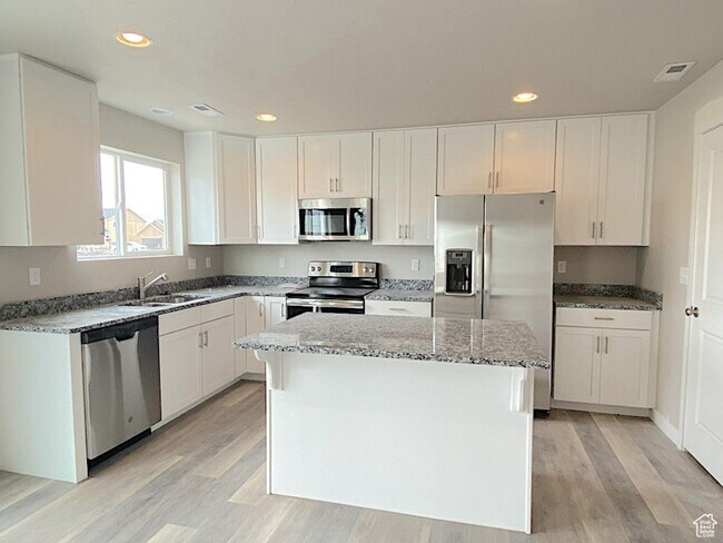Building Photo - 455 S 390 W