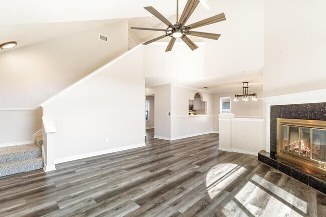 Building Photo - Charming Waterfront Home in Southside