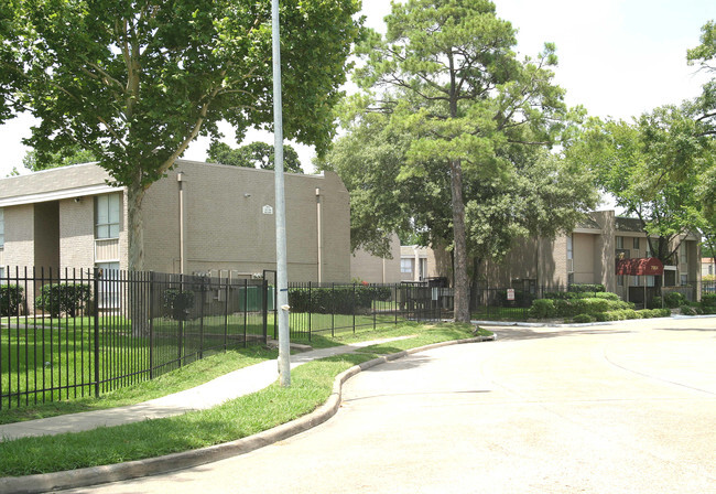 1776 Gessner Dr - Gessner Park Apartments