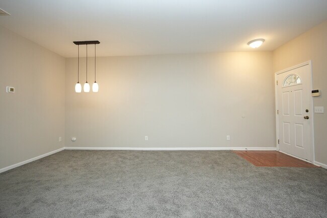 Building Photo - Charming 3-Bedroom, 3-Bathroom Townhome