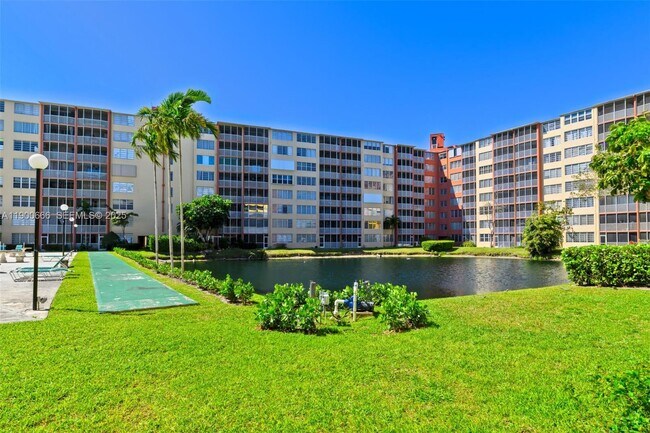 Building Photo - 1770 NE 191st St