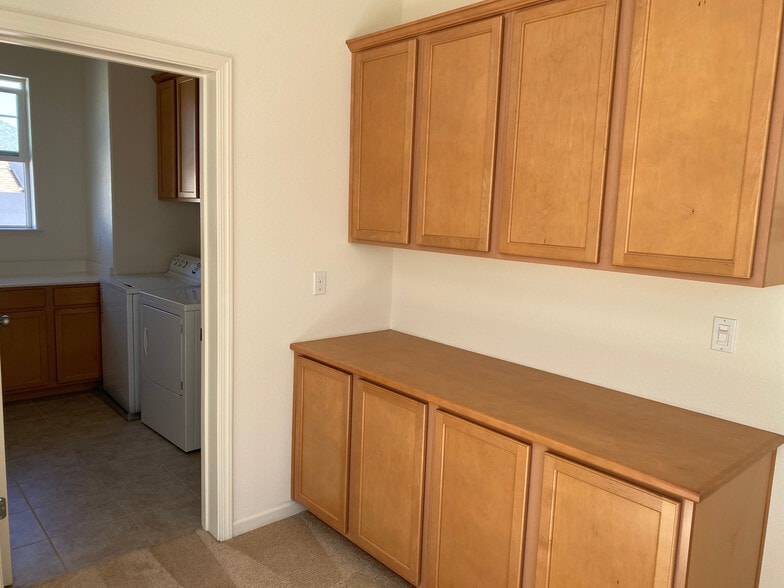 Building Photo - 830 San Bernardo Ln