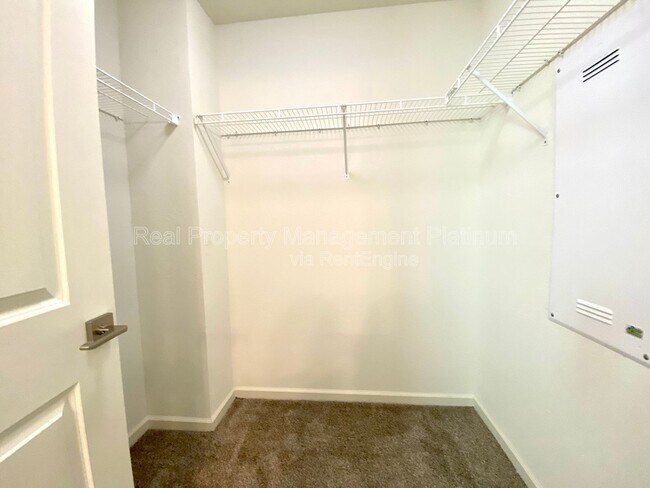 Building Photo - 730 N Bliss Ln