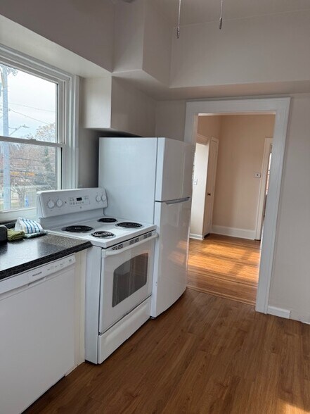 Kitchen - 4120 Smith Rd